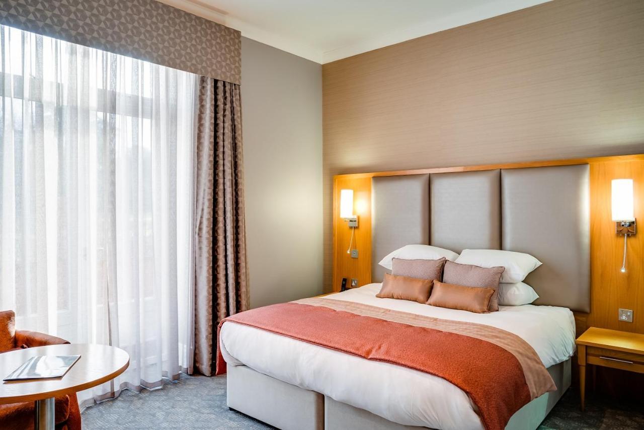Oakley Hall Hotel Бейсінгсток Екстер'єр фото